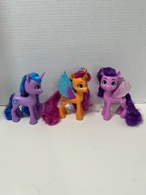 MY LITTLE PONY a new generation princess petal sunny star scout and Izzy moonbow